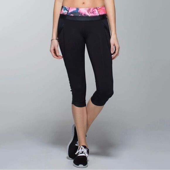 Lululemon Chase Me Crop II in Black / Secret Garden - Picture 1 of 10